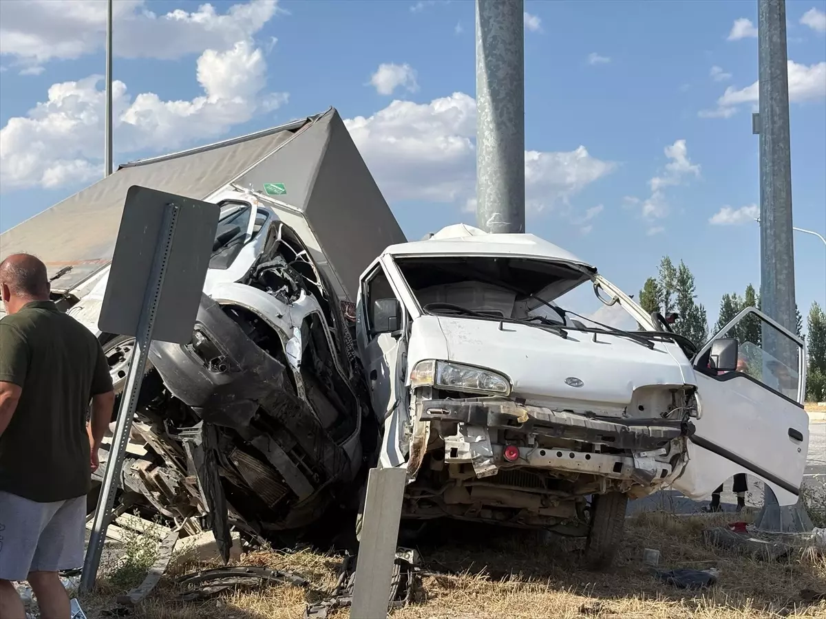 corumda kamyonet minibus kazasi 2KXRGlmU