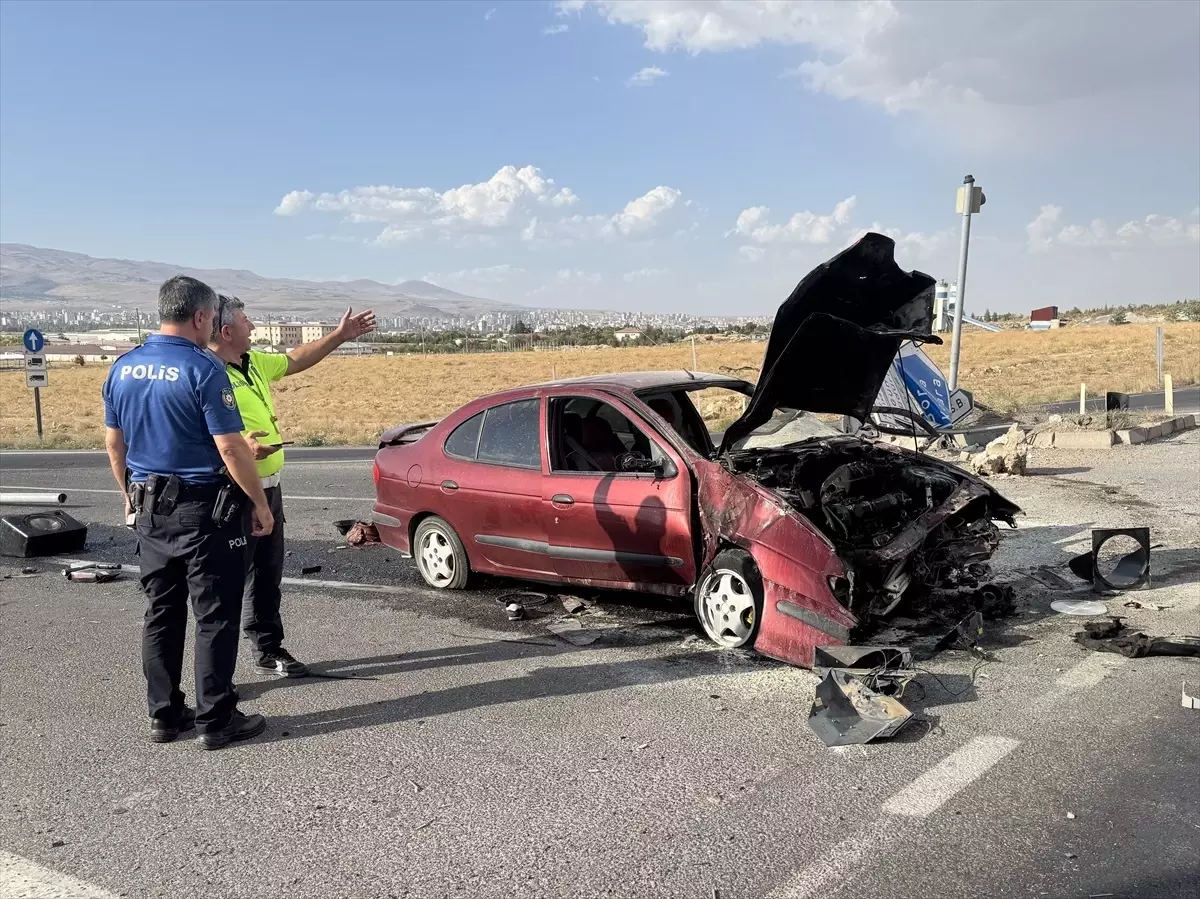 nigdede otomobil kaza yapti iilSlxmx