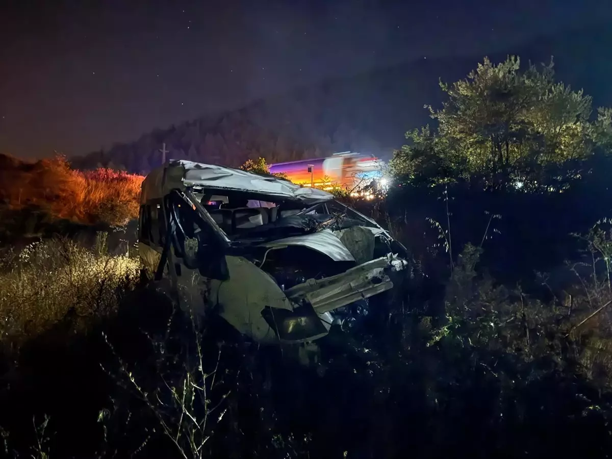 taraklida minibus devrildi surucu yaralandi UDpM9IQi