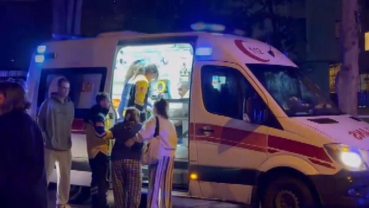 kadikoyde 5 katli binada yangin 20 kisi tahliye edildi UVvLEr3P