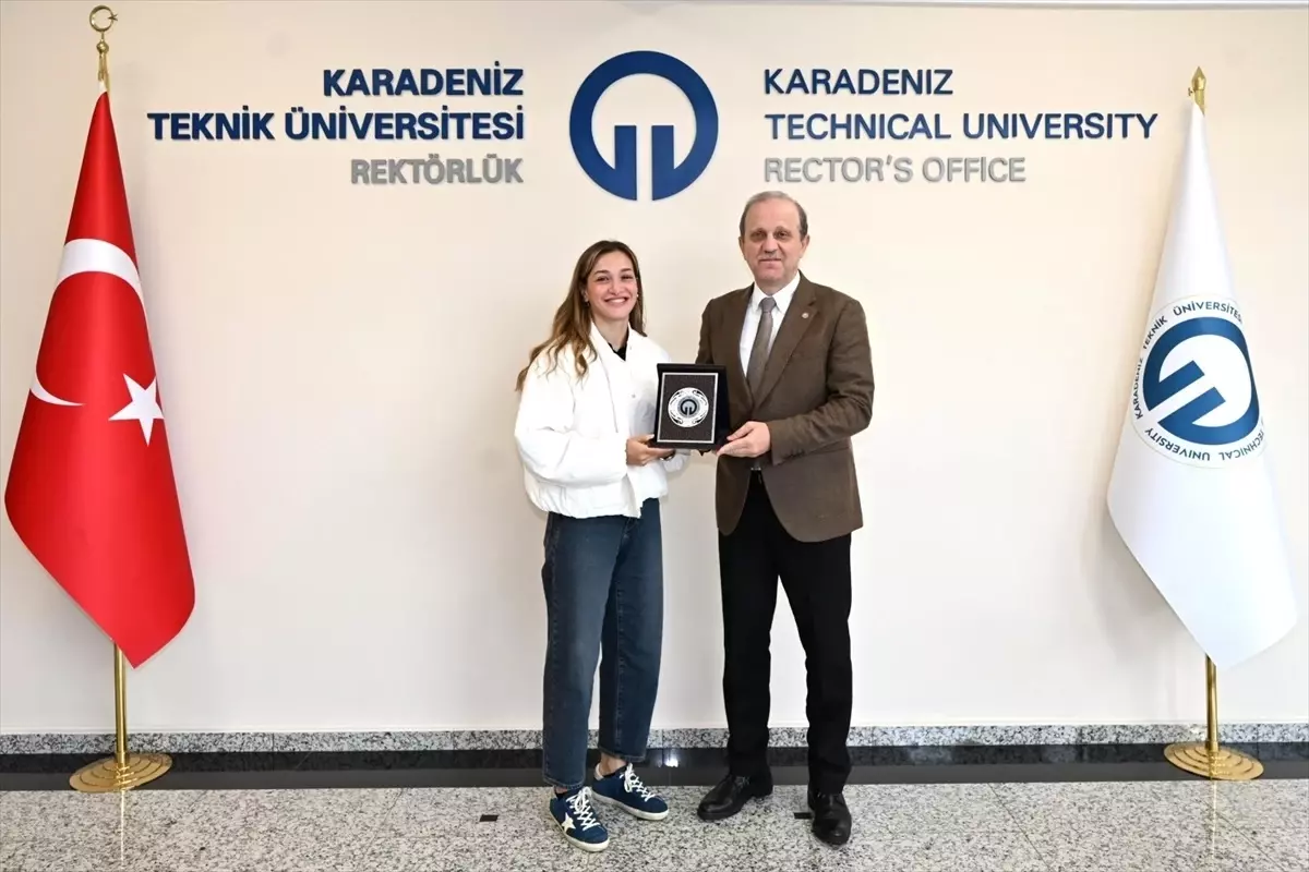 milli boksor buse naz cakiroglundan ktu rektorune ziyaret q5axzlEs.jpg