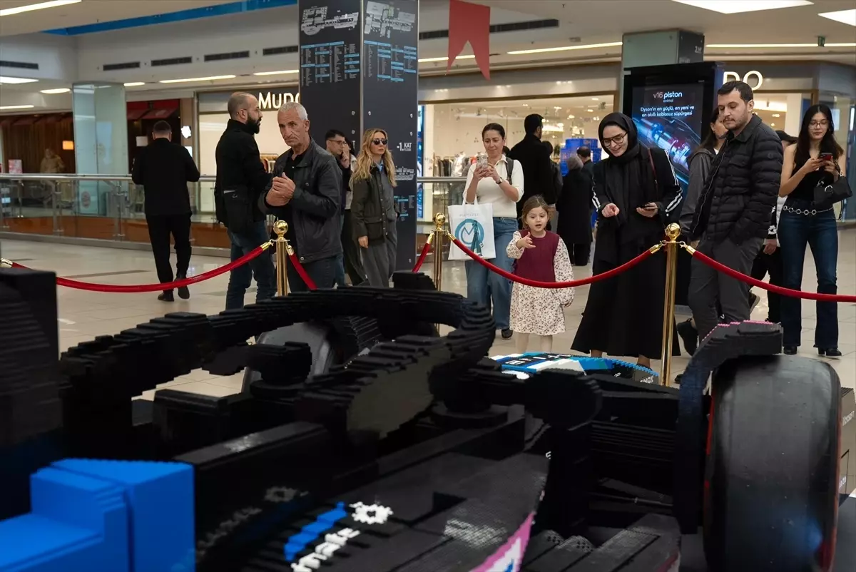 400 bin lego parcasiyla yapilan formula 1 araci ankarada sergileniyor Zk1ylJiC.jpg