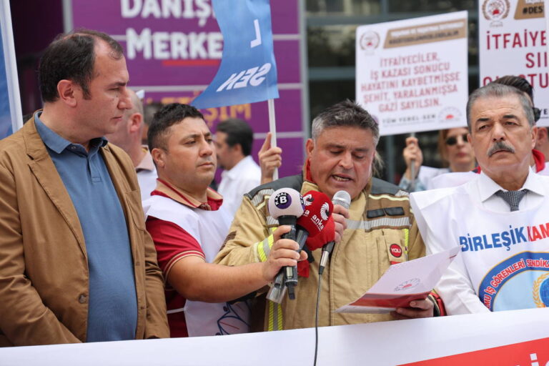 itfaiyeciler-sahadan-koparilmak-istemiyor-alevlerin-arasinda-kazanilan-tecrube-saglik-raporuyla-silinip-atilamaz-T48XmMru