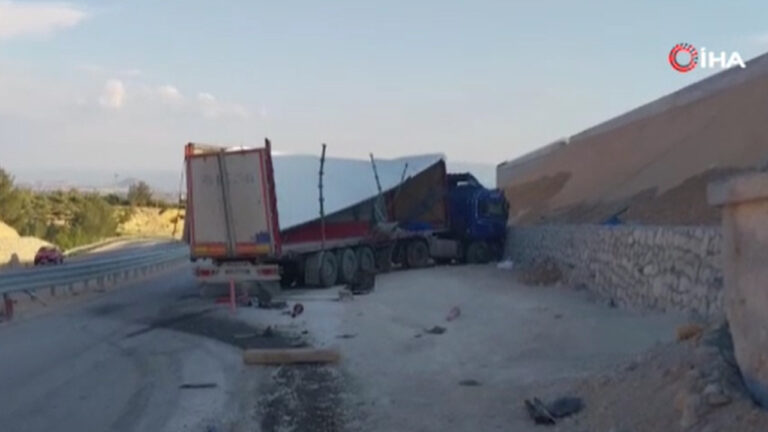 mersinde-dehset-anlari-tirdan-savrulan-mermerler-minibusu-kagit-gibi-ezdi-1-olu-3-yarali-ra5iafJk