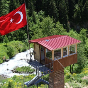 YKS yolunda trajik olay: Sınava giden öğrenciler TIR’la çarpıştı, 1 ölü 1 yaralı