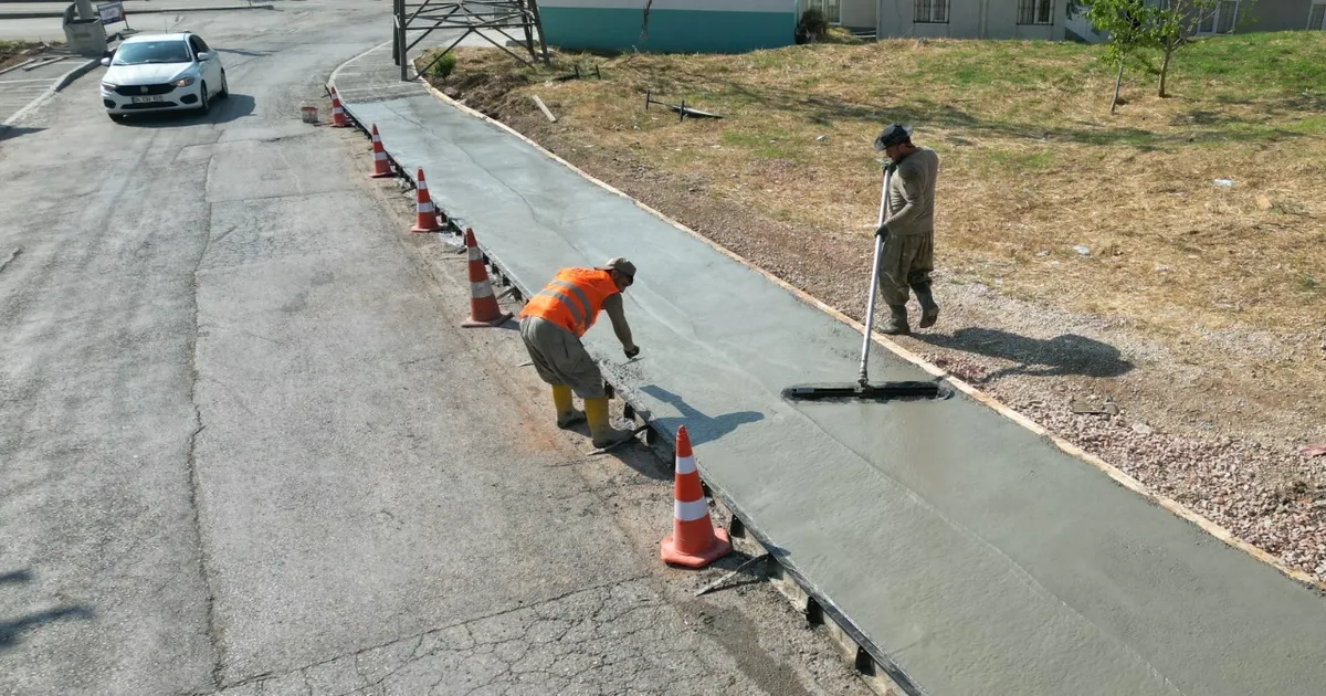 Kocaeli izmitte gundogdu mahallesine yeni beton kaldirim DIIOua7Z