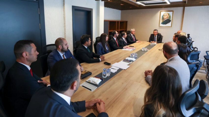 Yeni partide ydk ilk toplantisini yapti baskanliga bulent yuceturk secildi s9NSWNa3